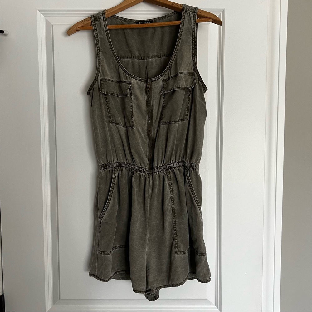 EXPRESS Zip Front Twill Utility Military Shorts One Piece Romper Green Size S - Picture 2 of 9